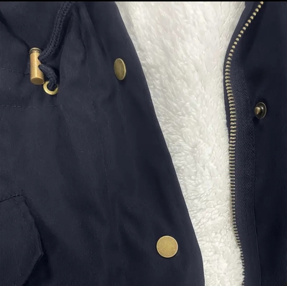Women's Navy Parka with Faux Fur Trim Size Lg Coat Is Very Nice And comfy - Picture 5 of 5